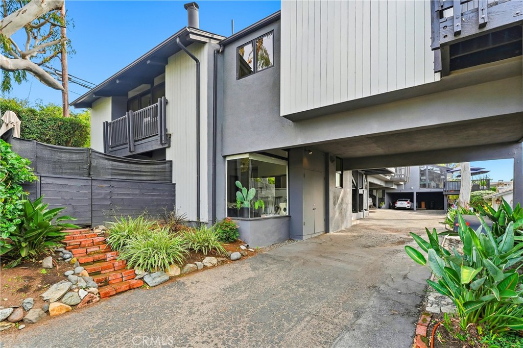 2101 Glenneyre Property Photo 2