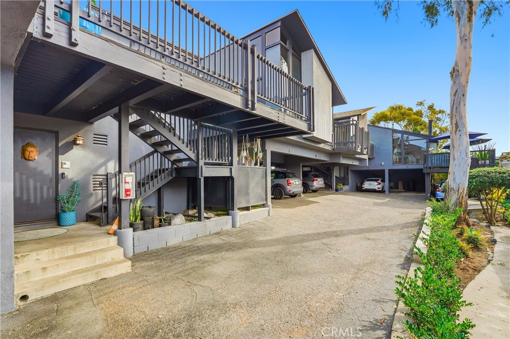 2101 Glenneyre Property Photo 3