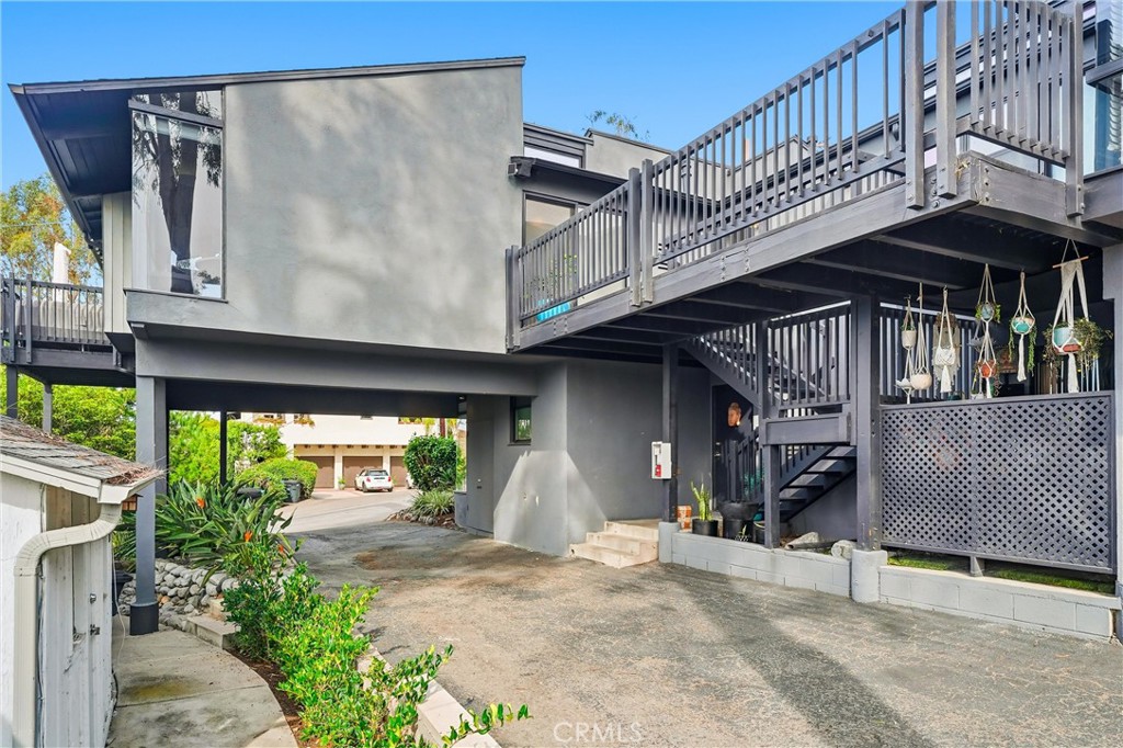 2101 Glenneyre Property Photo 4