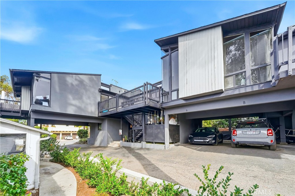 2101 Glenneyre Property Photo 6