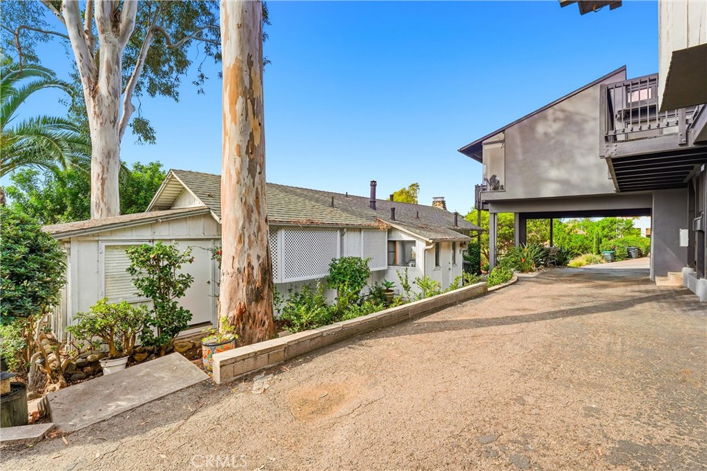 2101 Glenneyre Property Photo 7