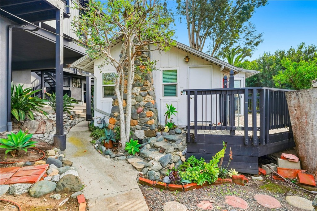 2101 Glenneyre Property Photo 11