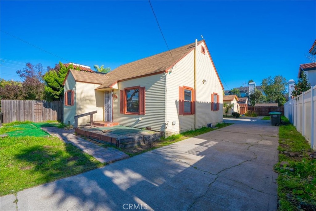 1586 Orange Property Photo 11