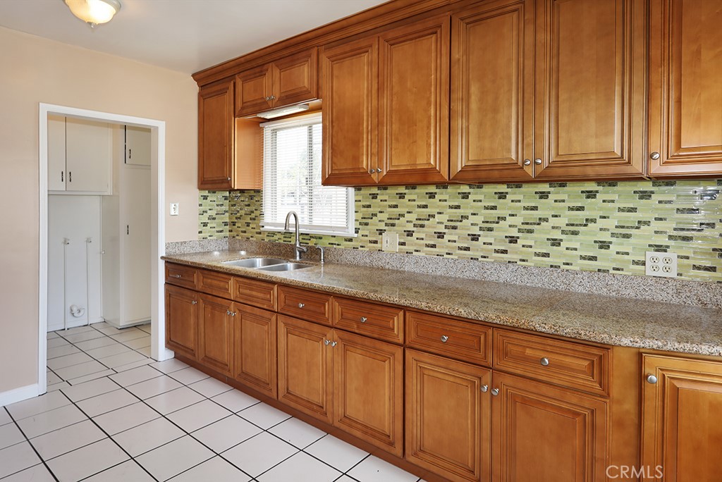 6449 Lemon Avenue Property Photo 12