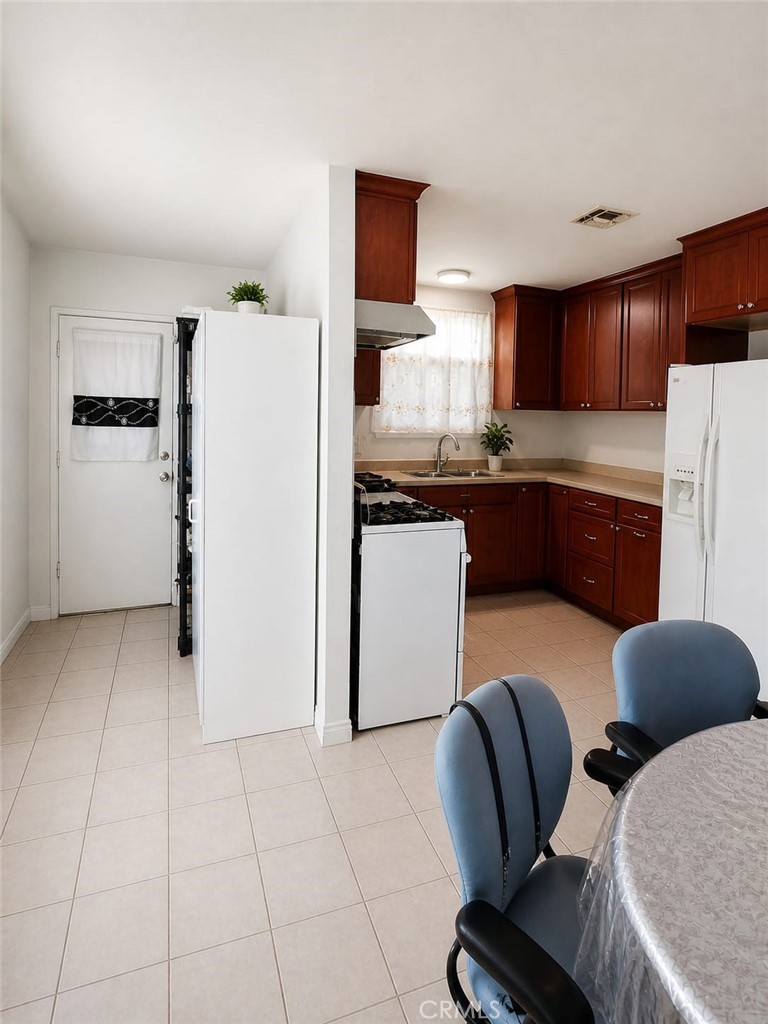 12905 Paxton Property Photo 5