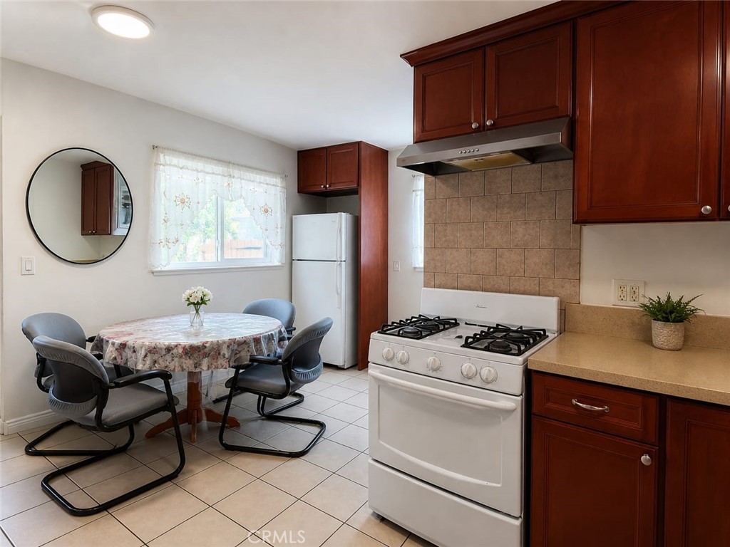12905 Paxton Property Photo 6