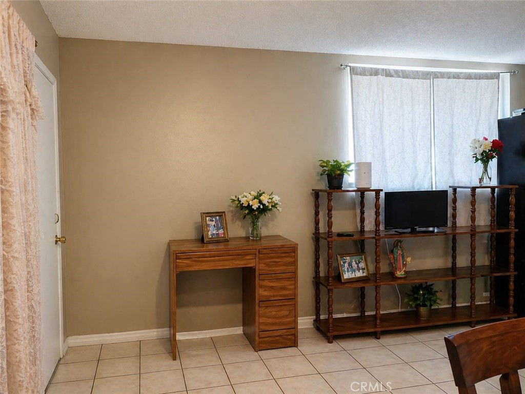 12905 Paxton Property Photo 12