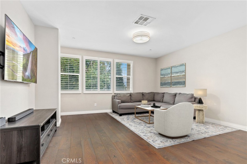 649 W Foothill Boulevard 2 Property Photo 4