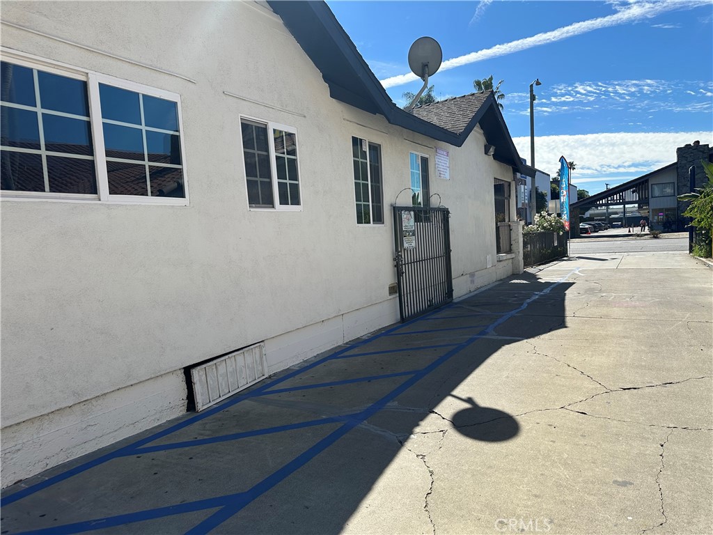 1523 E. First St Property Photo 2