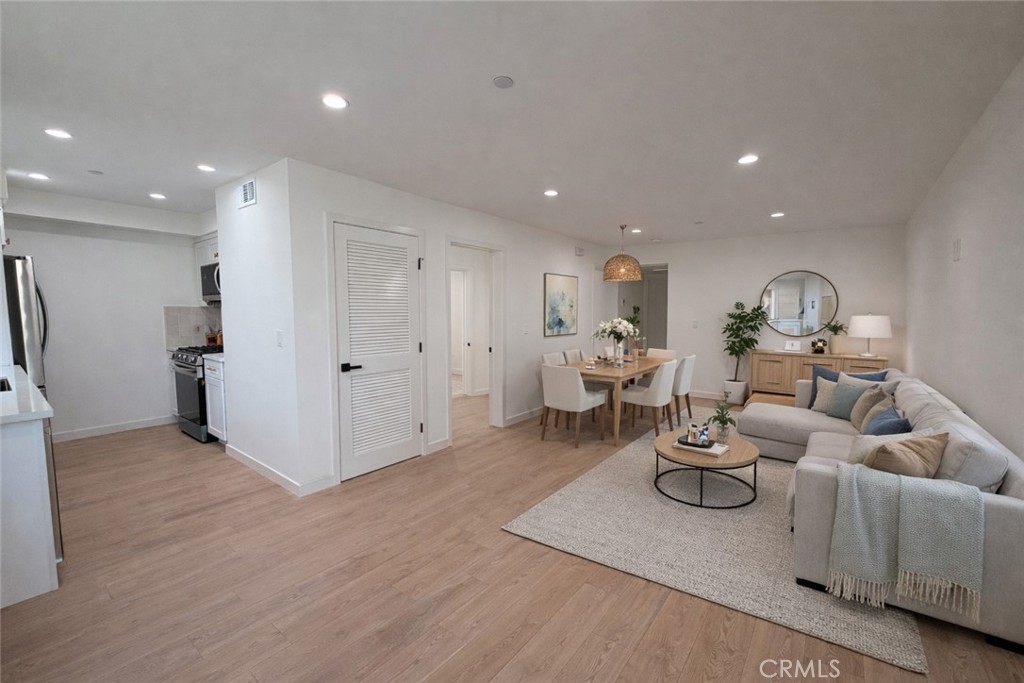 415 N La Fayette Park Property Photo 6