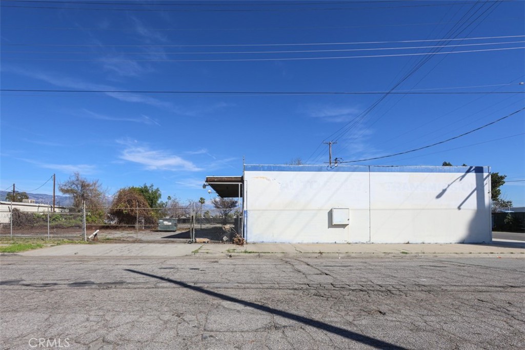 444 Oak Street Property Photo 5