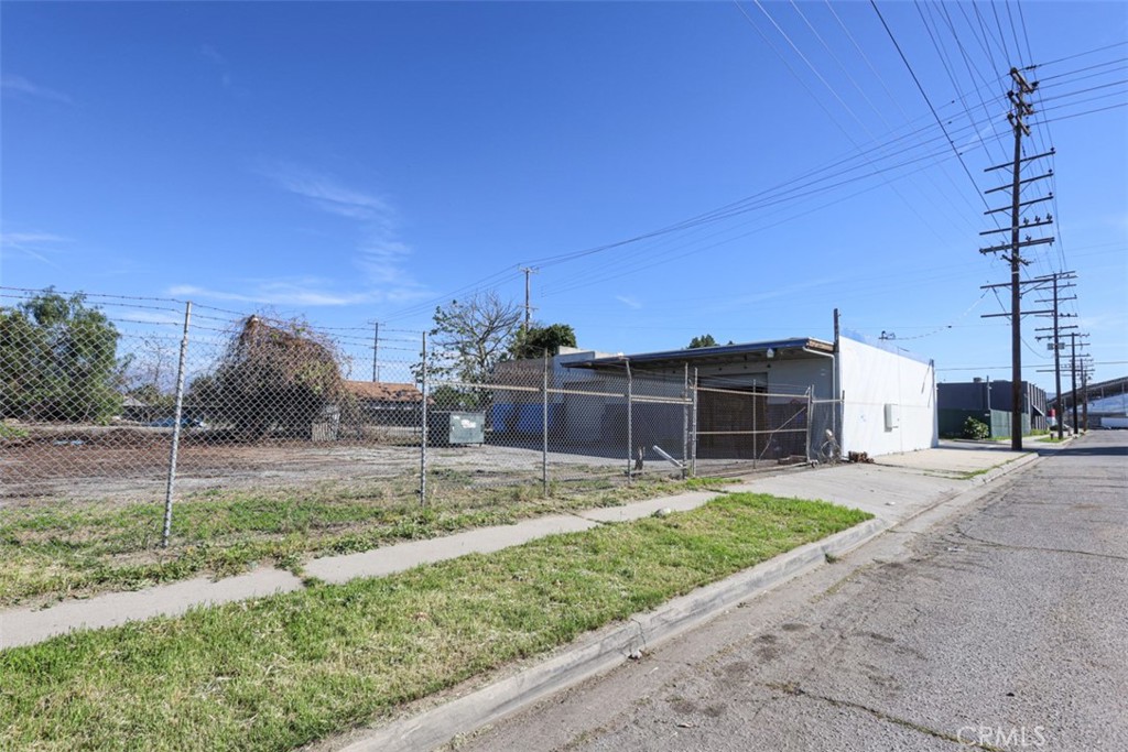 444 Oak Street Property Photo 6