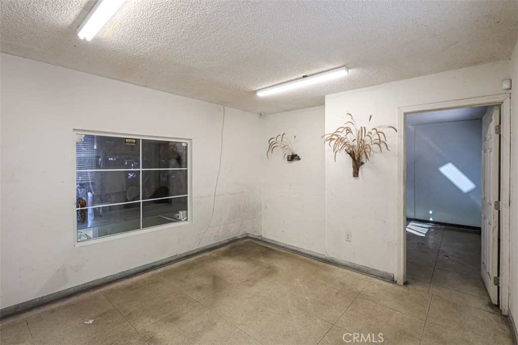 444 Oak Street Property Photo 7