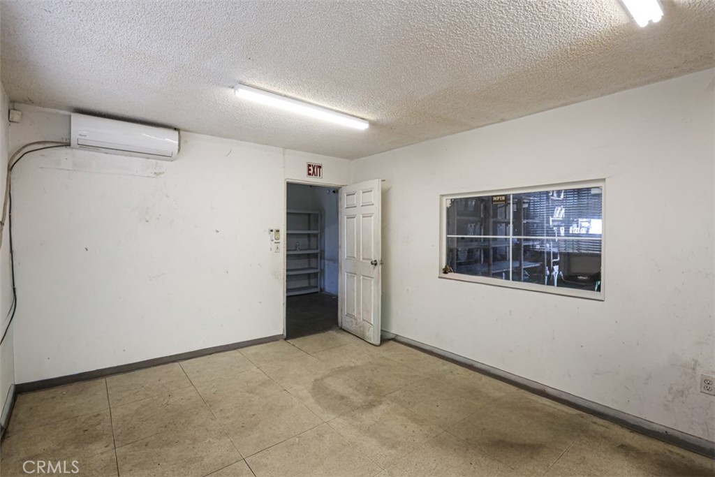 444 Oak Street Property Photo 9