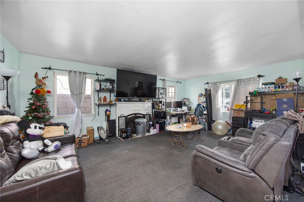 626 N Grand Property Photo 3