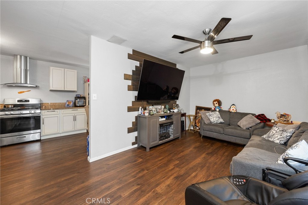 626 N Grand Property Photo 18