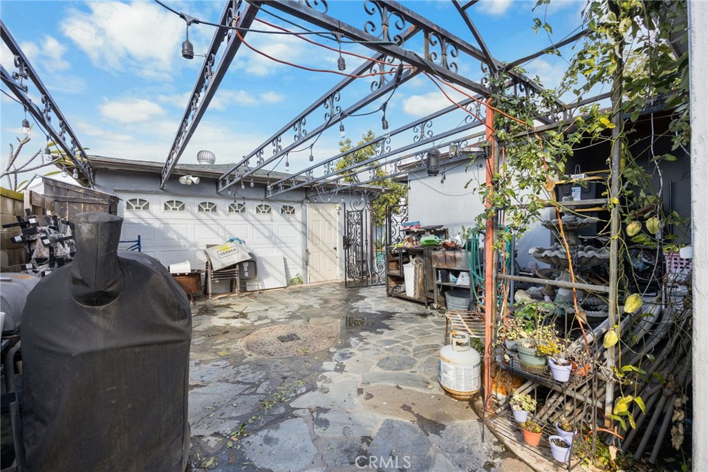 626 N Grand Property Photo 38