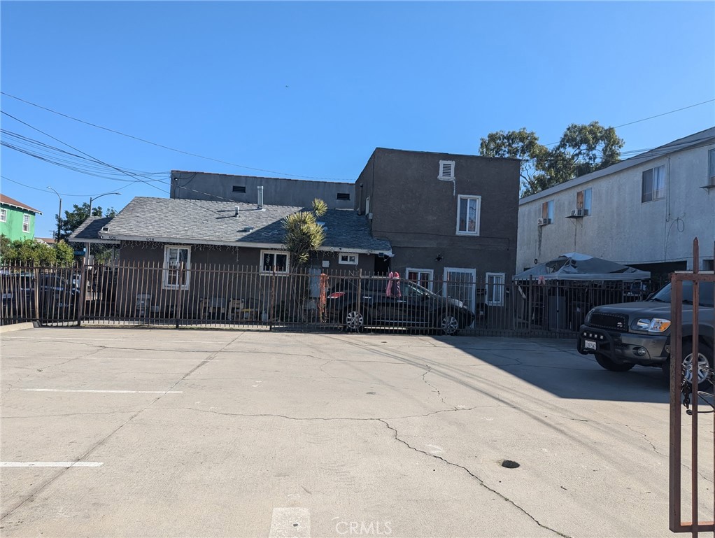 926 E 11th Property Photo 2