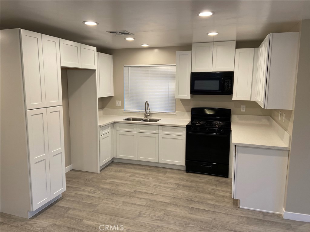 1548 N Lassen Property Photo 7