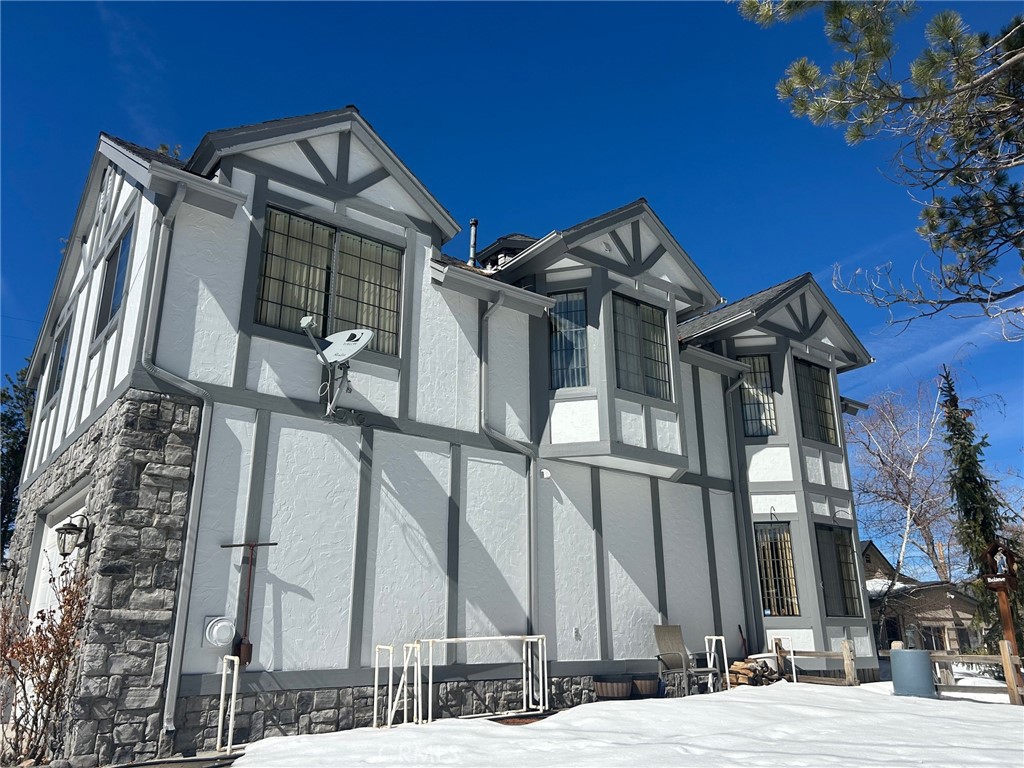 833 Talmadge Property Photo 4