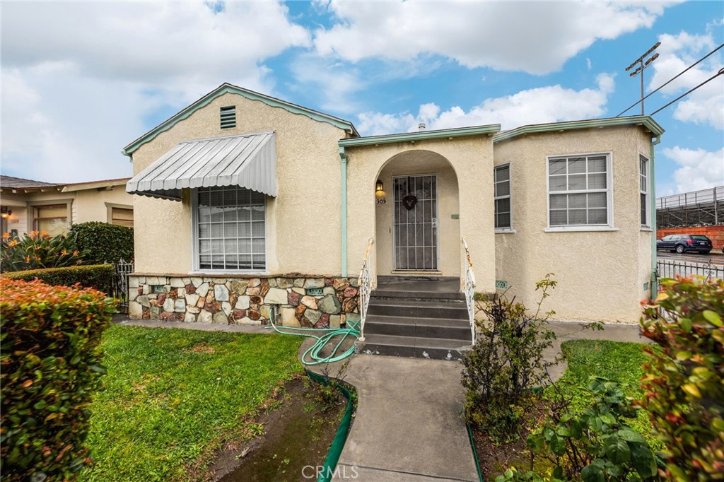 1305 S Cabrillo Property Photo 2