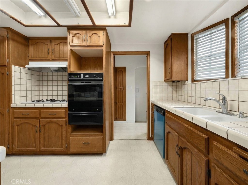 1305 S Cabrillo Property Photo 6
