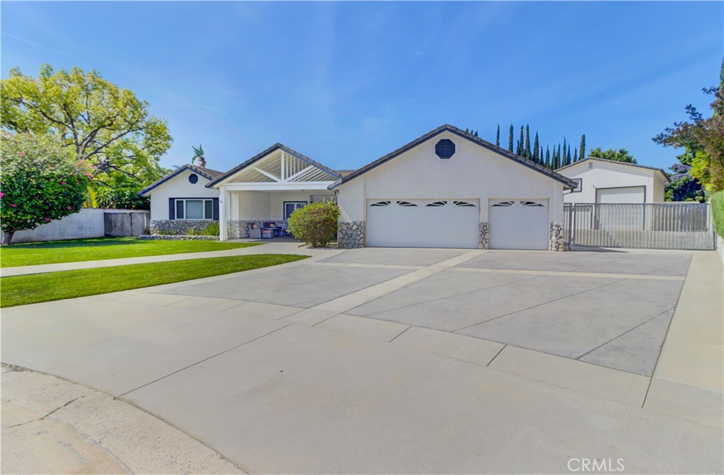5821 Blueberry Street Property Photo