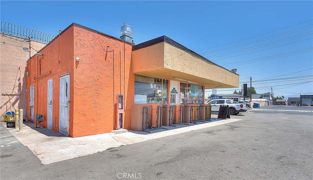 1610 S Standard Avenue Property Photo 1