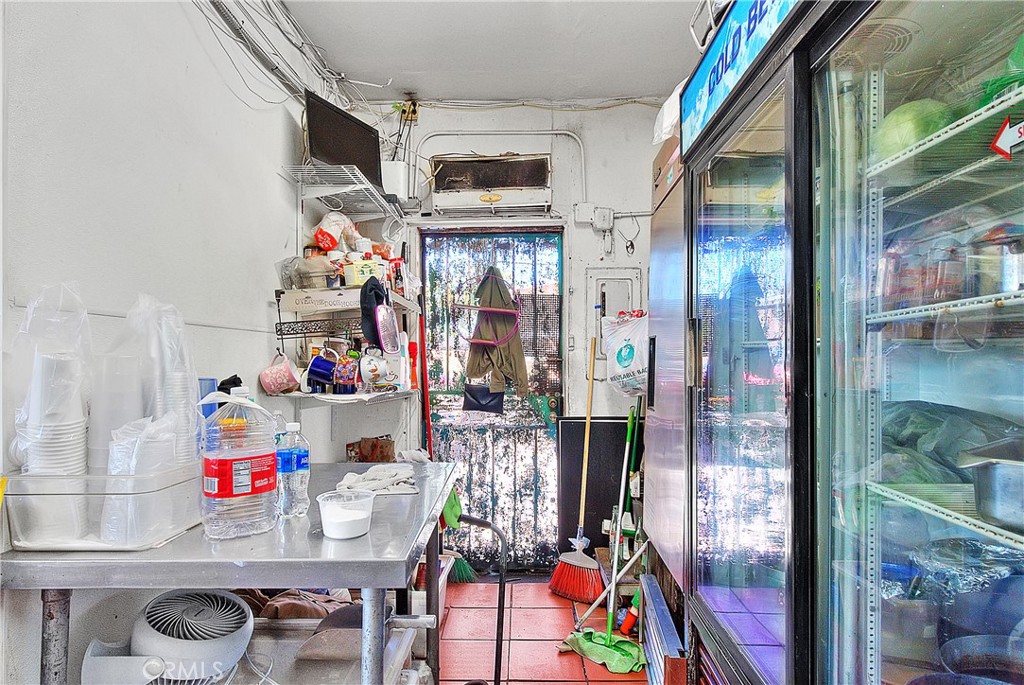 1610 S Standard Avenue Property Photo 11