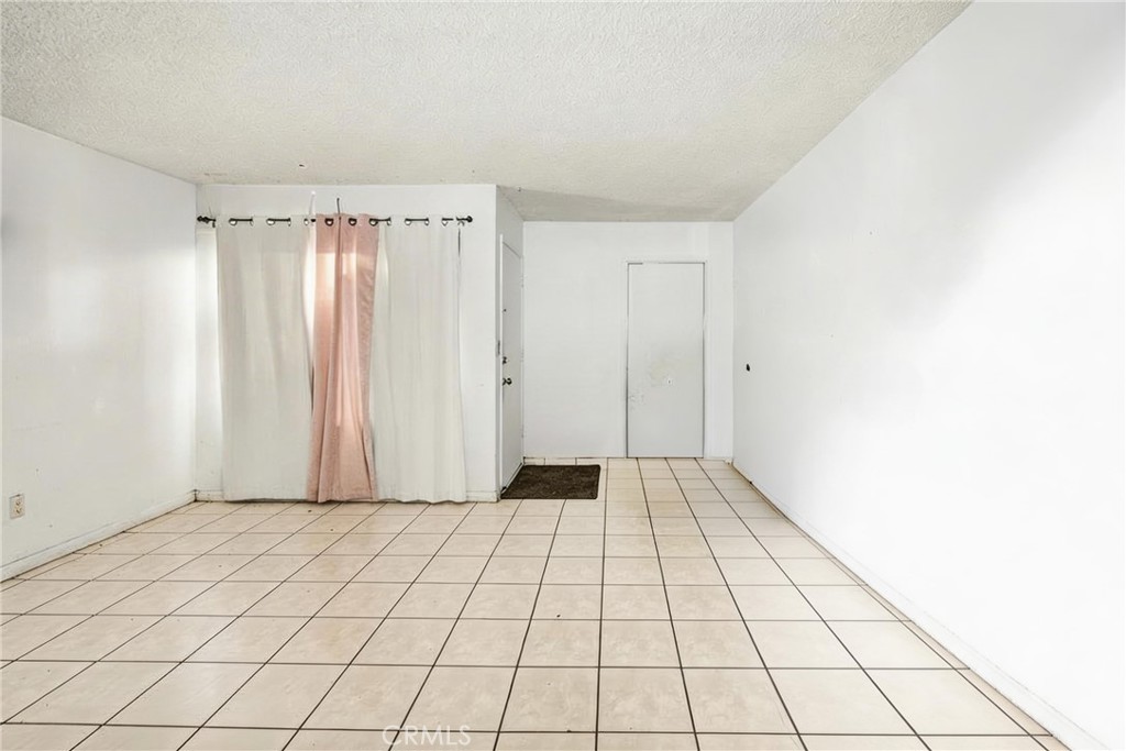 2171 Pomona Property Photo 3