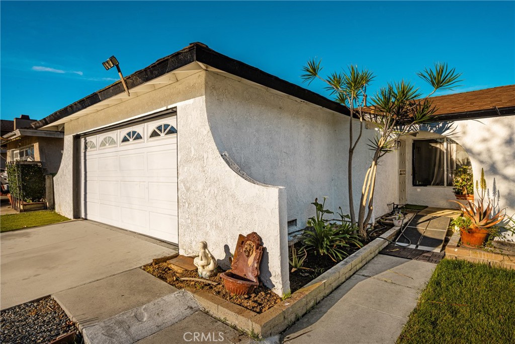 2171 Pomona Property Photo 8