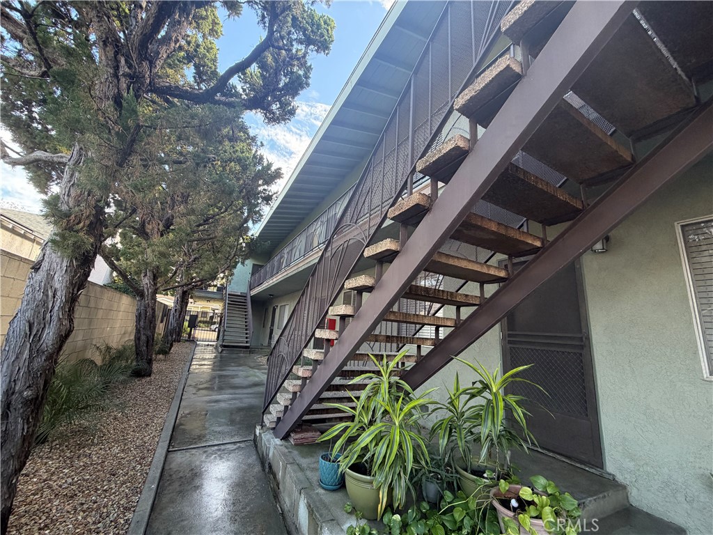 7313 Comstock Avenue Property Photo 3