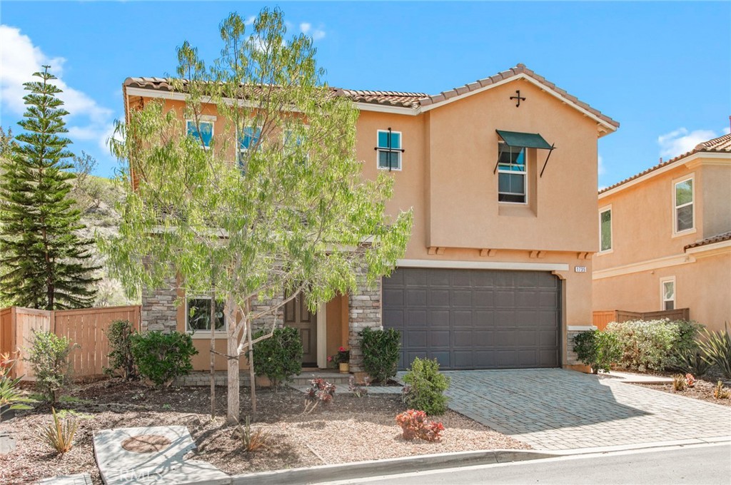 1735 Avenida Regina Property Photo