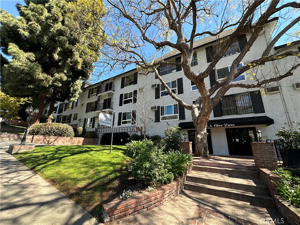 1222 N Olive Property Photo 1
