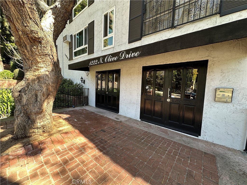 1222 N Olive Property Photo 2