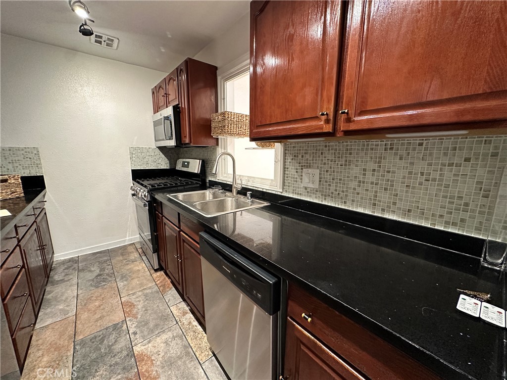 1222 N Olive Property Photo 11
