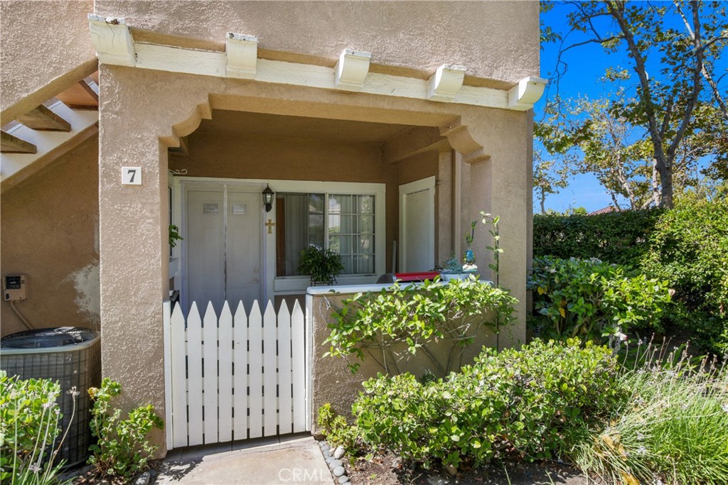 7 Via Cresta Property Photo 2