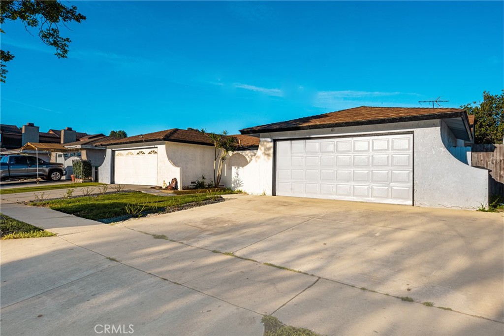 2171 Pomona Property Photo 2