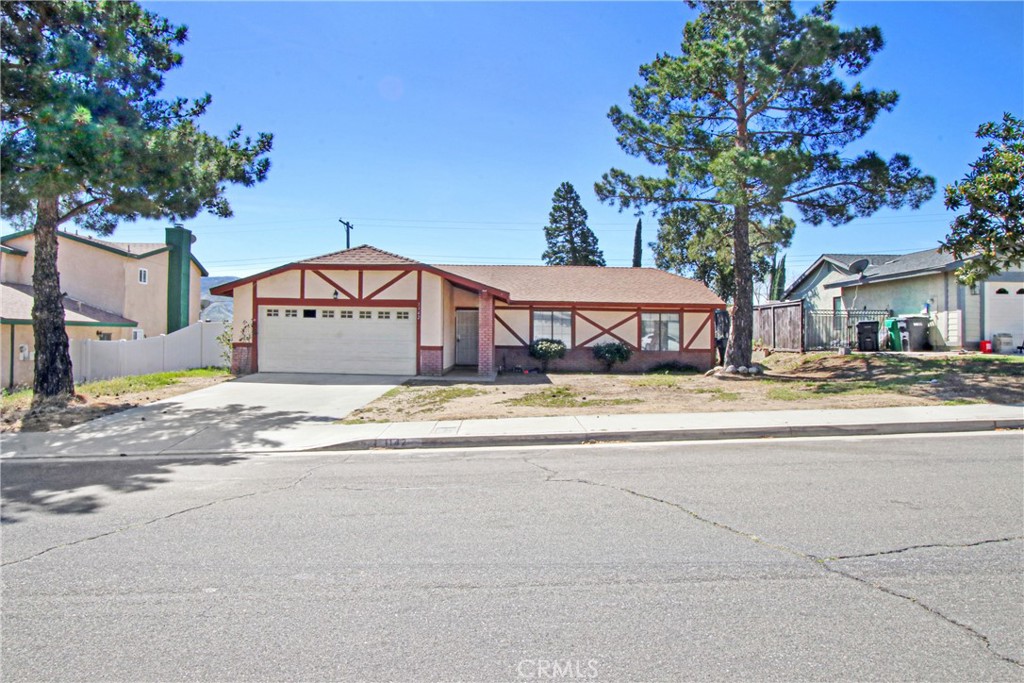 1142 W King Street Property Photo 1