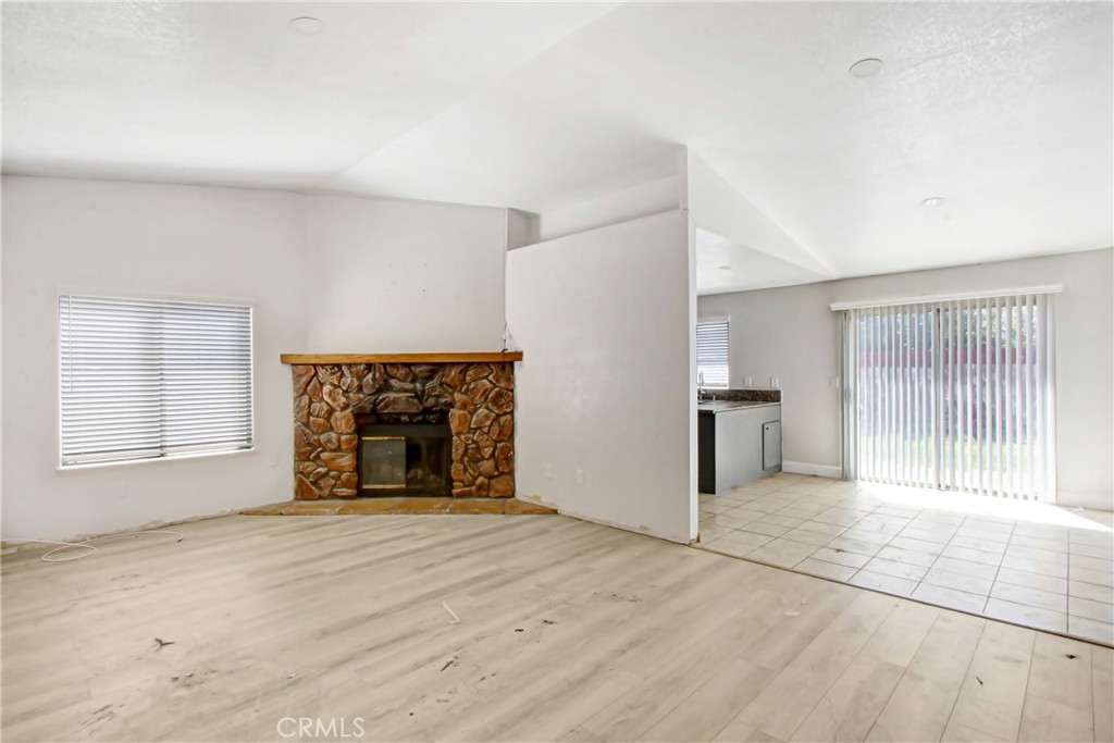 1142 W King Street Property Photo 2