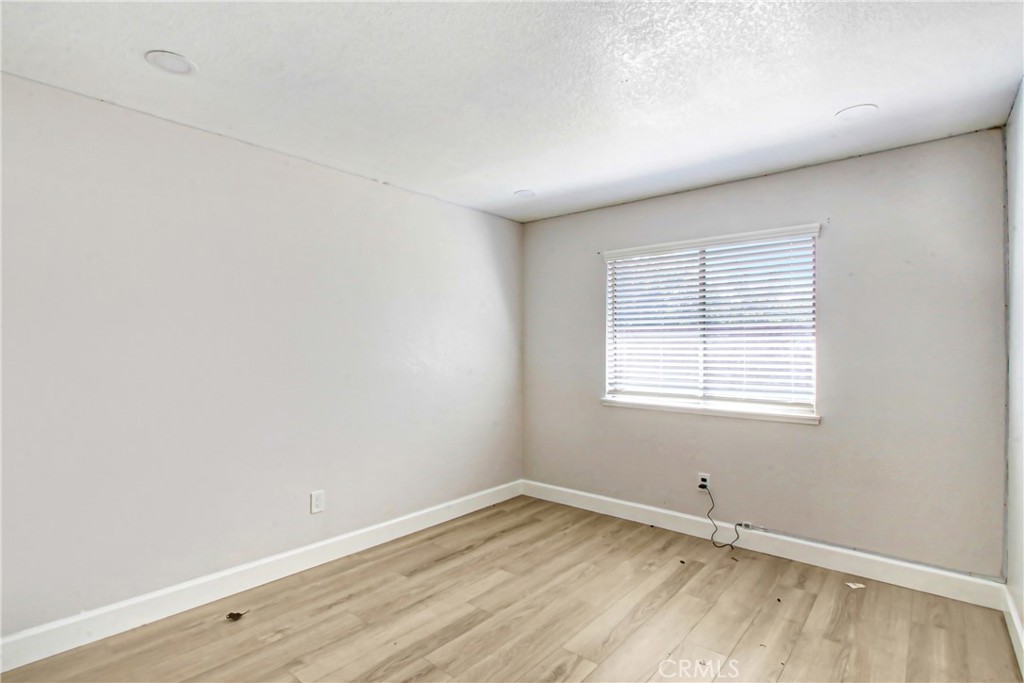 1142 W King Street Property Photo 6