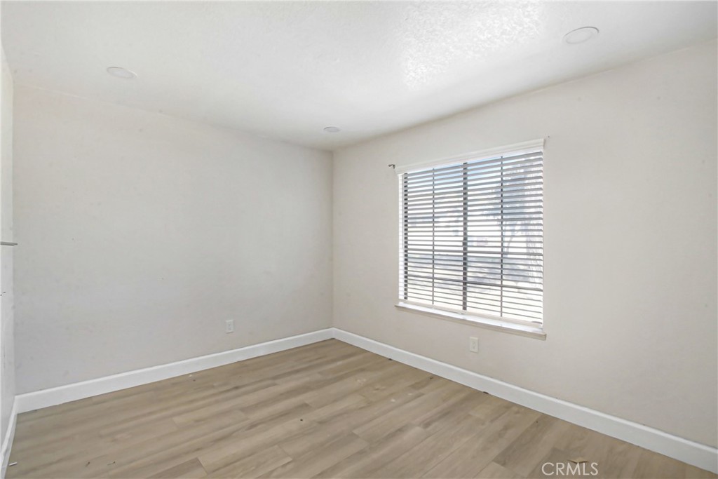 1142 W King Street Property Photo 7