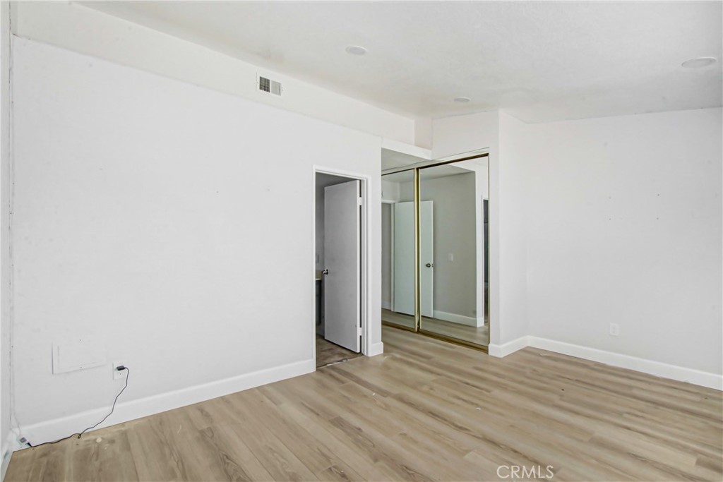 1142 W King Street Property Photo 10