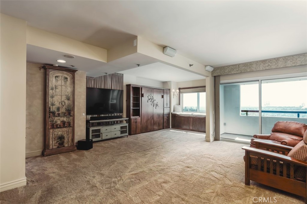 525 E Seaside Way 807 Property Photo 4