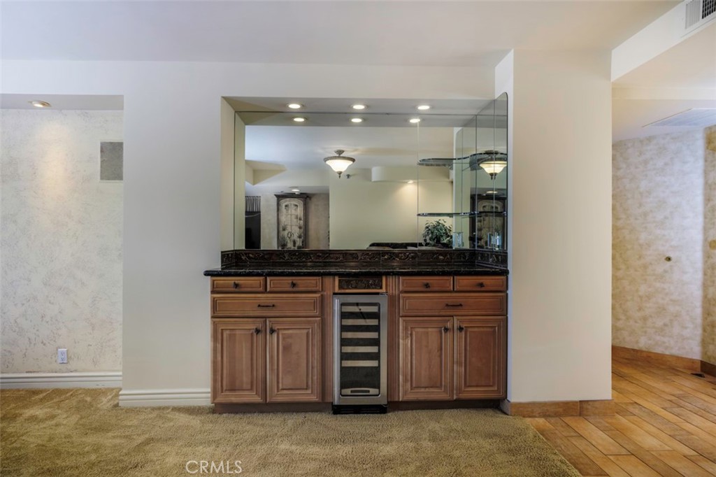 525 E Seaside Way 807 Property Photo 14