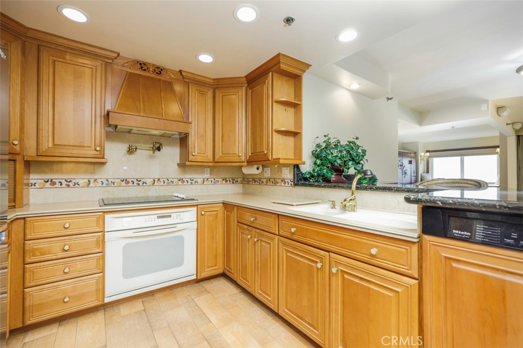 525 E Seaside Way 807 Property Photo 16