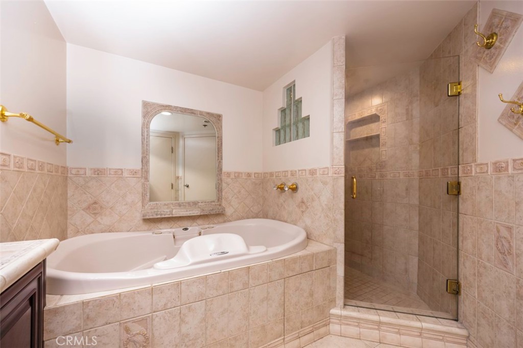 525 E Seaside Way 807 Property Photo 26