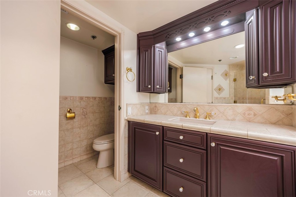 525 E Seaside Way 807 Property Photo 27