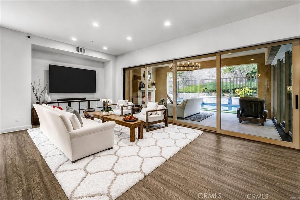 5577 Heritage Oak Property Photo 8