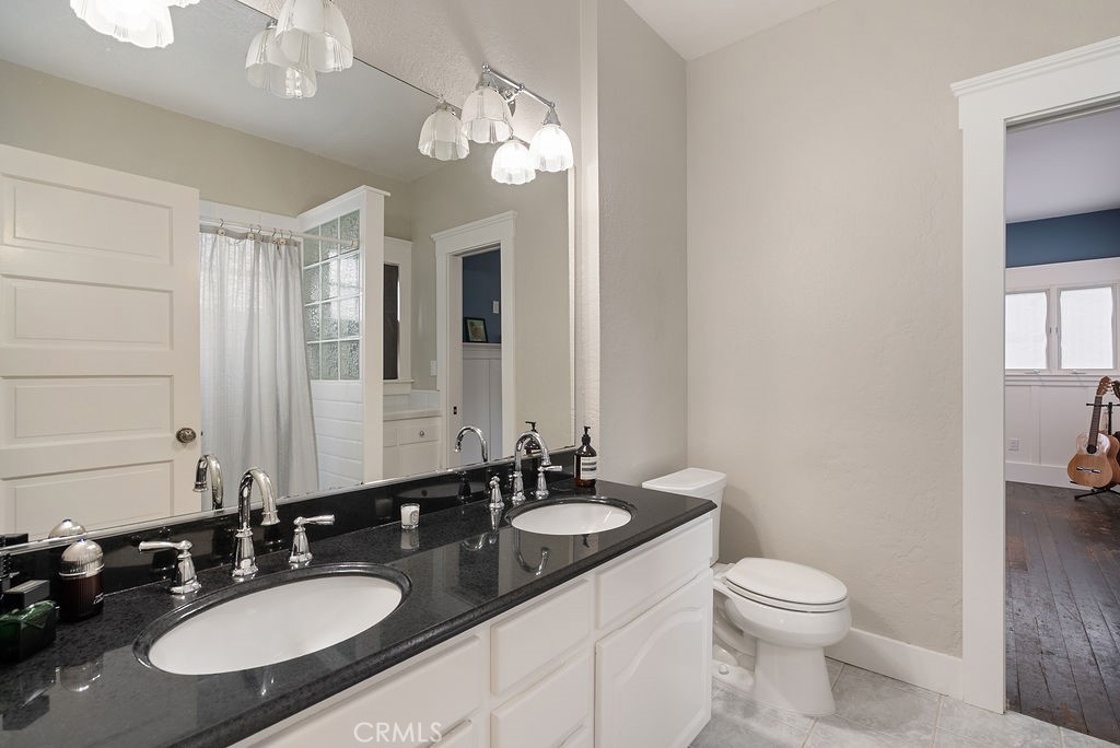 637 E Van Bibber Property Photo 11